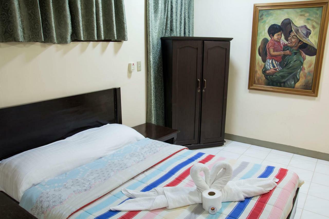 Deparis Beach Resort Balabag  Екстер'єр фото