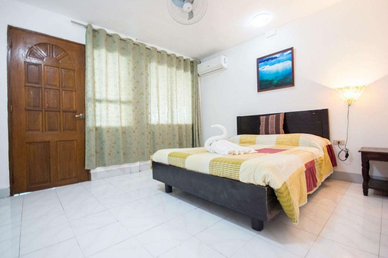 Deparis Beach Resort Balabag  Екстер'єр фото