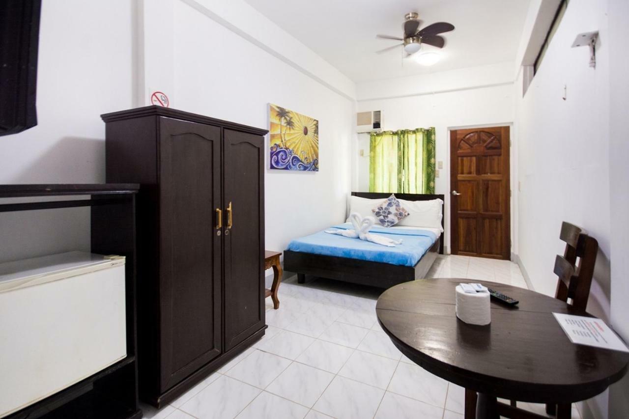 Deparis Beach Resort Balabag  Екстер'єр фото